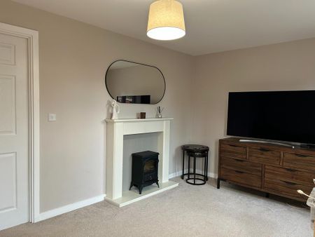 4 bedroom semi-detached house to rent - Photo 4