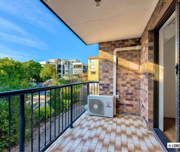 Stylish Updated Apartment - Walking distance to Toowong Village - Photo 1