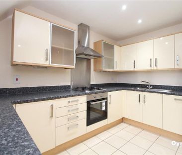 2 bedroom flat to rent - Photo 2