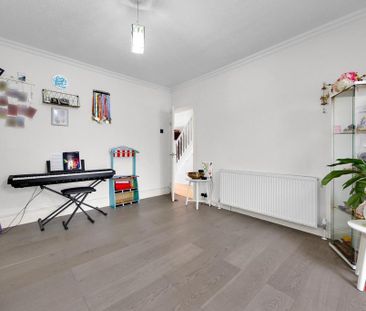 3 bedroom semi-detached house to rent - Photo 6