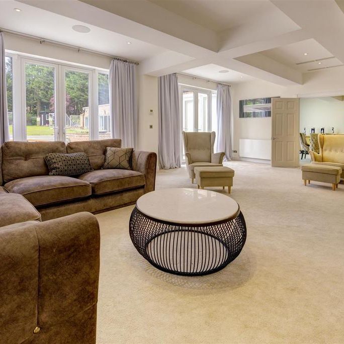 9 bedroom detached house to rent - Photo 1