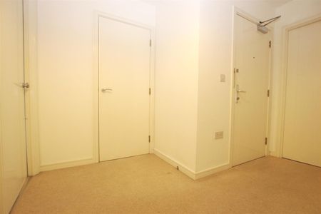 2 bedroom Flat to let - Photo 5