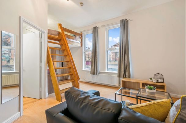 Flat 2, 2 MOOR VIEW Leeds - LS6 1AQ - Photo 1