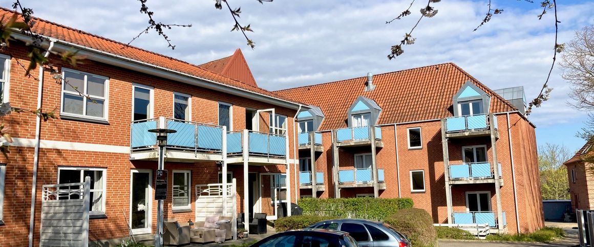 Indbydende lejlighed med terrasse i roligt kvarter - Photo 1