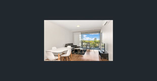 Top Floor Urban Views - Immaculate One Bedroom Unit! - Photo 1