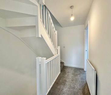 4 bedroom end of terrace house to rent - Photo 4