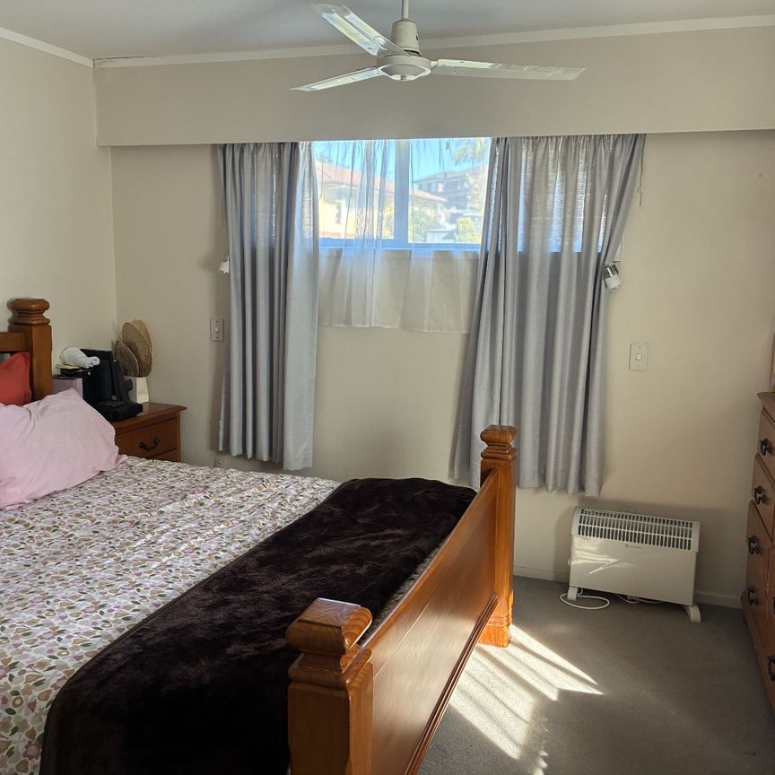 3 Bed House, Double Garage, West Auckland - Photo 1