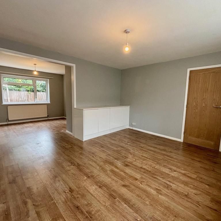 3 bedroom link detached house to rent - Photo 1