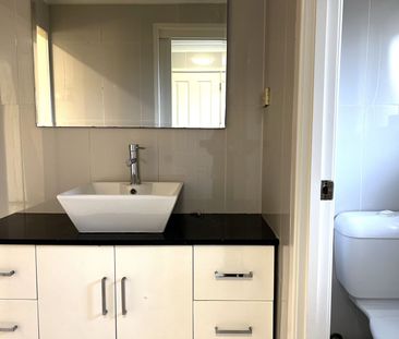 Walk to railway station - Photo 3