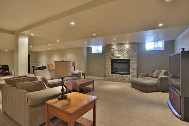 For Lease - 2156 Heathcliff Court, Oakville, Ontario - Photo 1