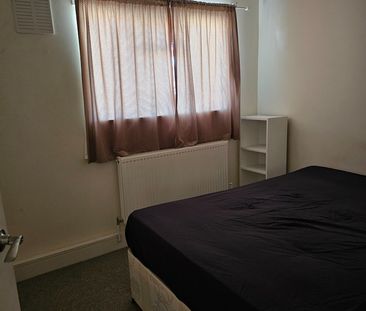 Room in a Shared Flat, Campbell Court, NW9 - Photo 3