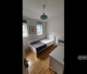 1 bedroom in a flat share to rent - Photo 5
