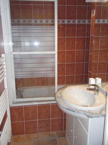 L'ISLE SUR LA SORGUE, bel appartement T1 meublé avec terrasse et parking, - Photo 4