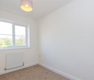 3 bed House - Detached To Let - Photo 3