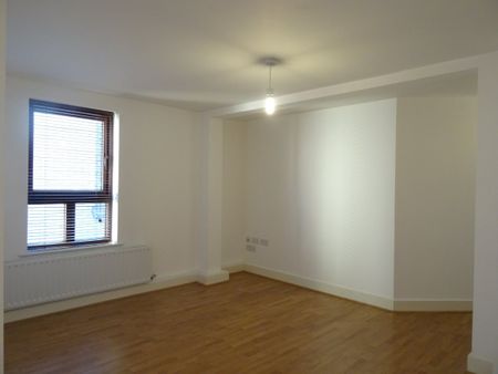 Unfurnished First Floor Apartment - Photo 5