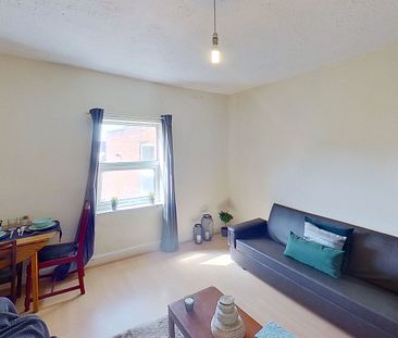 Flat 3, 18 Wellington Square, NG7 1NG, NOTTINGHAM - Photo 2