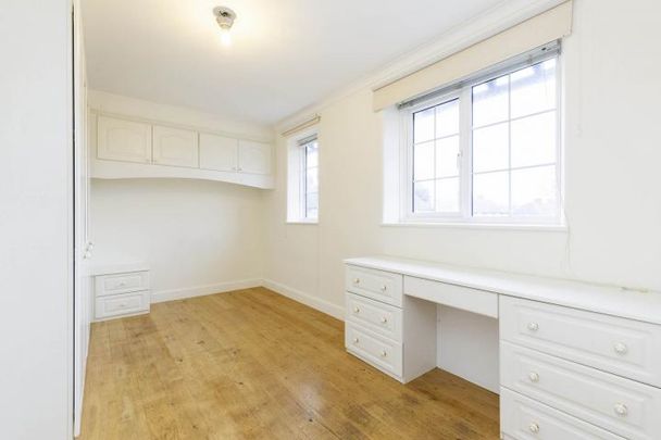 4 Bedroom, 2 bath, 1 reception Semi-Detached House - Photo 1