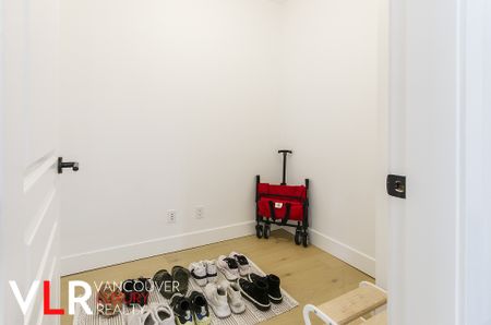 Condo in Vancouver East Side, bc - Photo 4