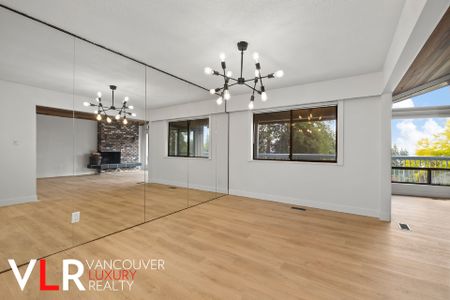 House in West Vancouver, BC - Photo 5