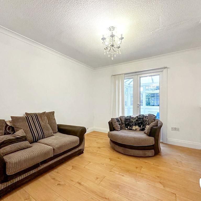 4 bedroom semi-detached house to rent - Photo 1