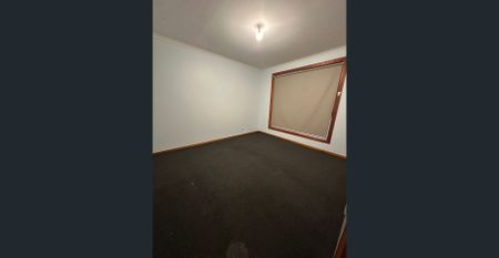 Bright & Spacious 3-Bed Home with 2 Living Areas – Prime Werribee Location - Photo 3