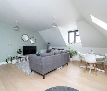 The Broadway, Cheam, SM3 - Photo 2