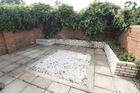 St Sidwells Avenue, Exeter, EX4 - Photo 5