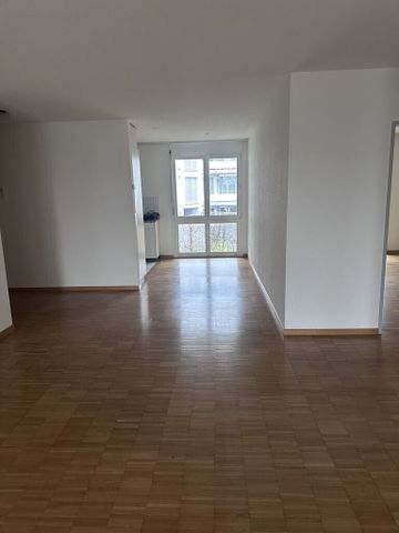 Living with a balcony - Photo 2