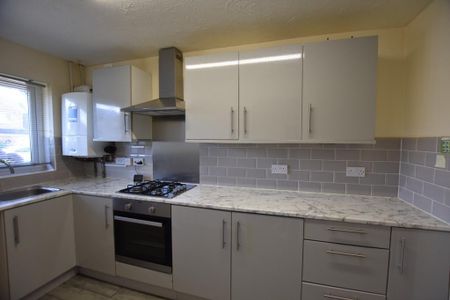 2 bedroom terraced house to rent - Photo 4