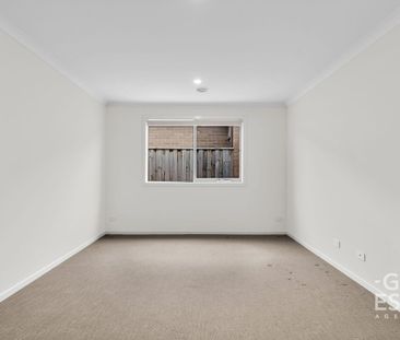 Modern Family Home in Prime Location - Photo 1