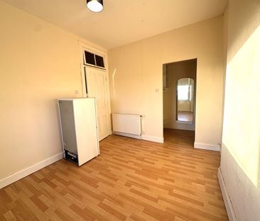 22 Young Terrace Springburn - Photo 2