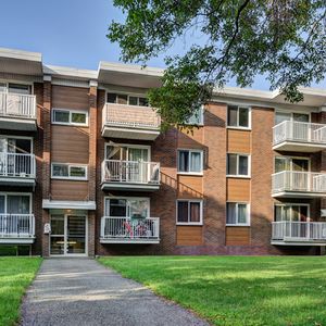 4 1/2 Secteur Recherché Près Du Parc Mar - Photo 3