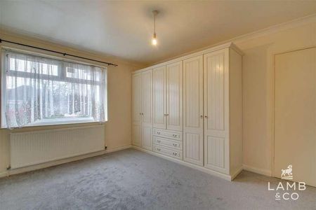 Little Clacton Road, CO16 - Photo 2