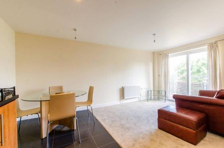 2 bedroom flat to rent - Photo 2