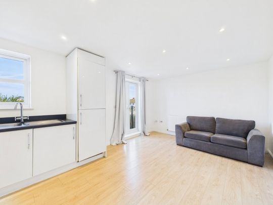 16-18 Littleton Road, 16-18 Littleton Road, Ashford,TW15 - Photo 1