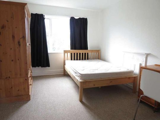 Bedroom Detached House In Winton, BH9 - Photo 1