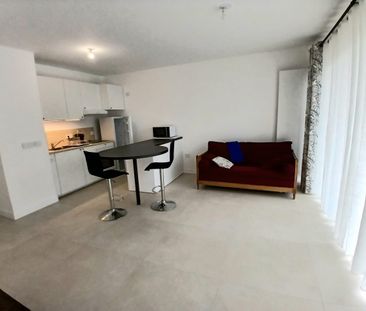 Location Appartement 3 pièces 67m² LA ROCHELLE 17000 - Photo 2