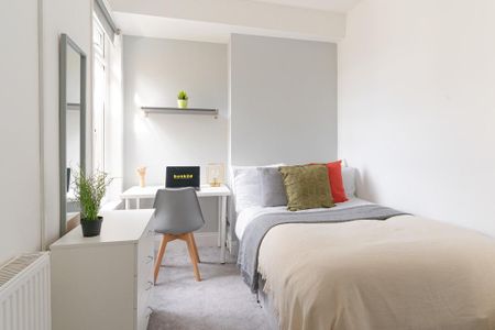 5 bedroom terraced house to rent - Photo 4