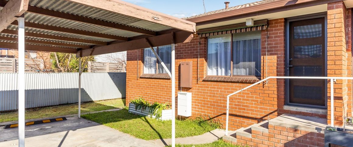 Modest Outside, Gorgeous Inside - Photo 1