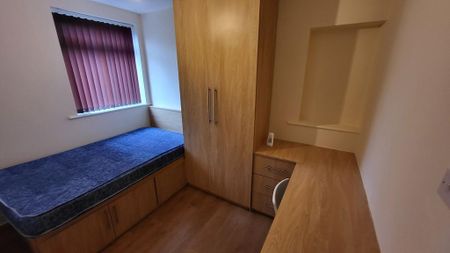 5 bedroom semi-detached house to rent - Photo 3