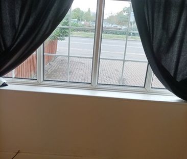 Room in a Shared House, Basingstoke Road, RG2 - Photo 4