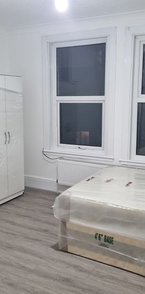 Studio Flat, Francis Road, E10 - Photo 1