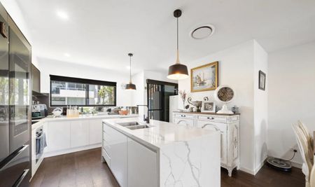 Exquisite Townhome in the Heart of Seven Hills - Photo 2