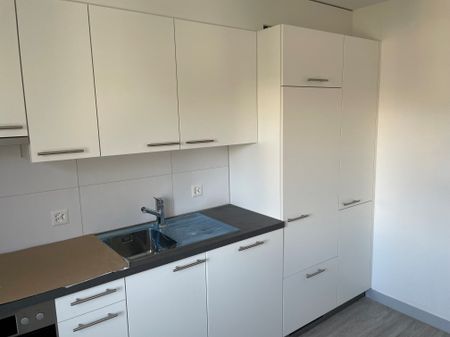 Erste Nettomonatsmiete geschenkt - 3.5-Zimmerwohnung im 2. Stock in Düdingen - Photo 5