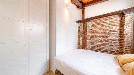 Room in a shared 18-bedroom apartment for rent in Bellas Vistas, all bills included. - Photo 2