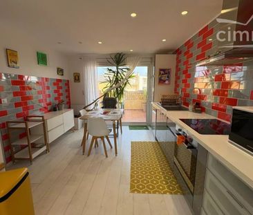 Charmant T4 en duplex avec grande terrasse et petite vue mer - Photo 2