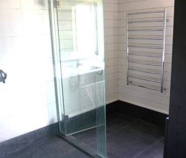 RURAL LIFESTYLE- URBAN FRINGE, FOUR BEDROOMS + ROOM FOR GRANNY! - Photo 2