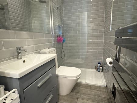 3 bedroom terraced house to rent - Photo 4