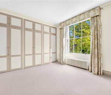 A beautiful first floor immaculate apartment with three spectacular double bedrooms situated in Holland Park. Minimum Tenancy Length 12 months EPC rating: D | Council Tax Band F - Photo 4