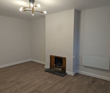 2 Bed Flat, Meadow Close, SE6 - Photo 1